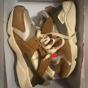 Nike Air Huarache LE Desert Sand Sneakers Stussy
